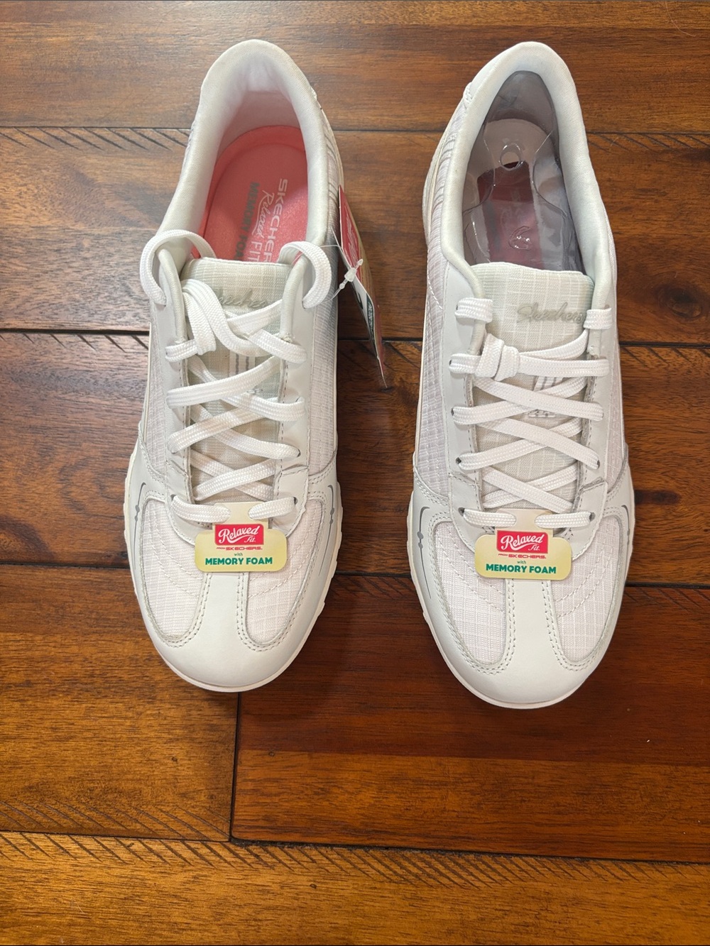Skechers Women’s White Lace-Up Memory Foam Sneakers NWT size 9